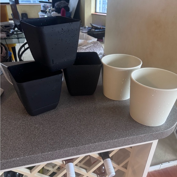 Set of Black and White Planters - Picture 1 of 1